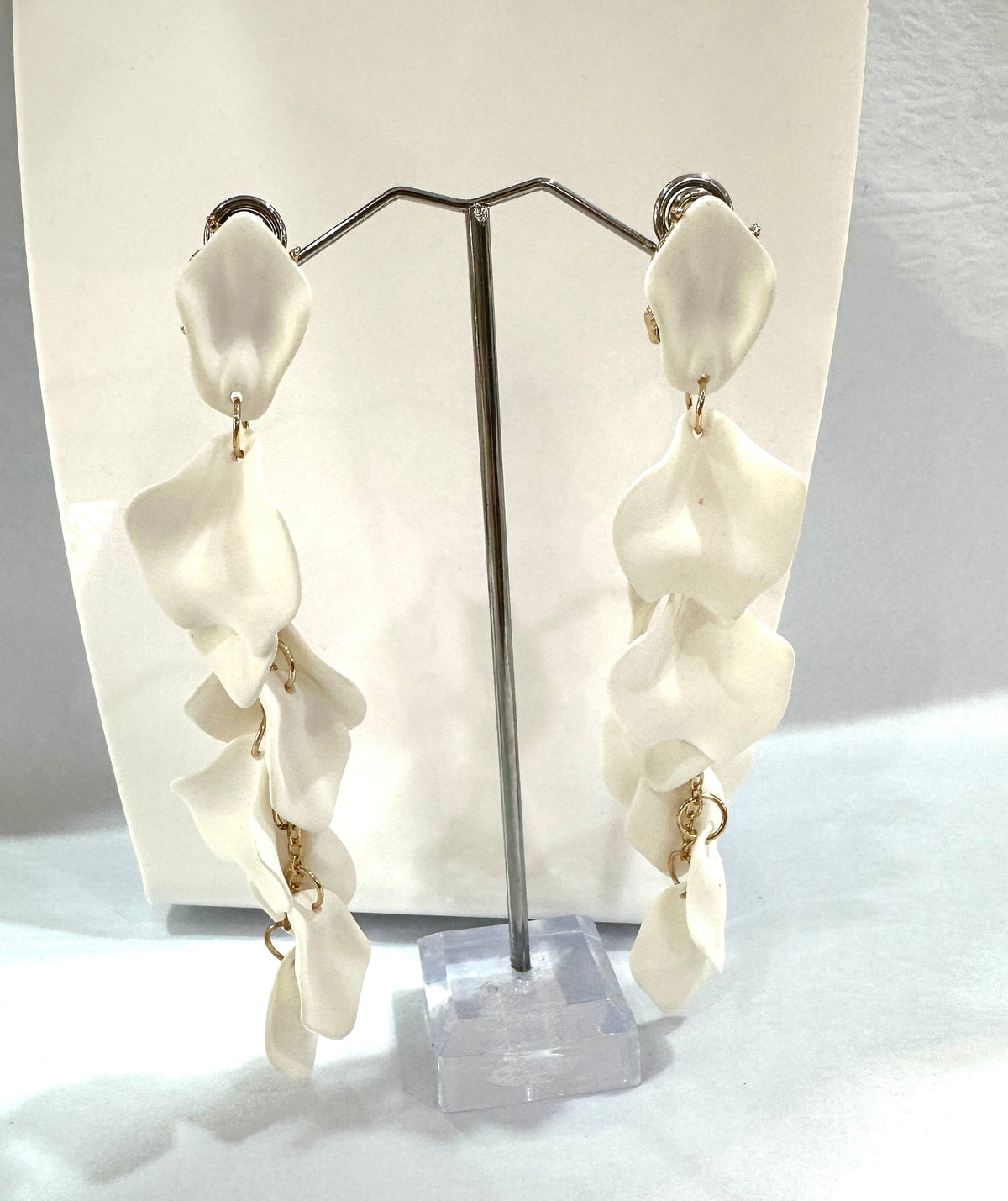 Petal Earrings Earrings Urban Tonik Long White 